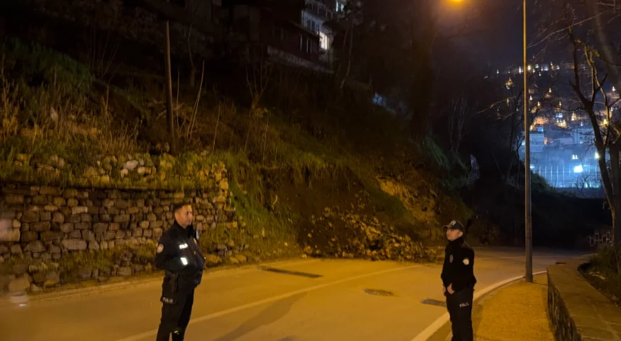 Bursa'da Sağanak Sonrası Tarihi Surlar Altında Toprak Kayması