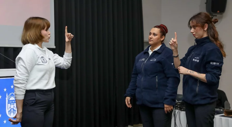 Bursa Büyükşehir'de personele işaret dili ve etkili iletişim eğitimi