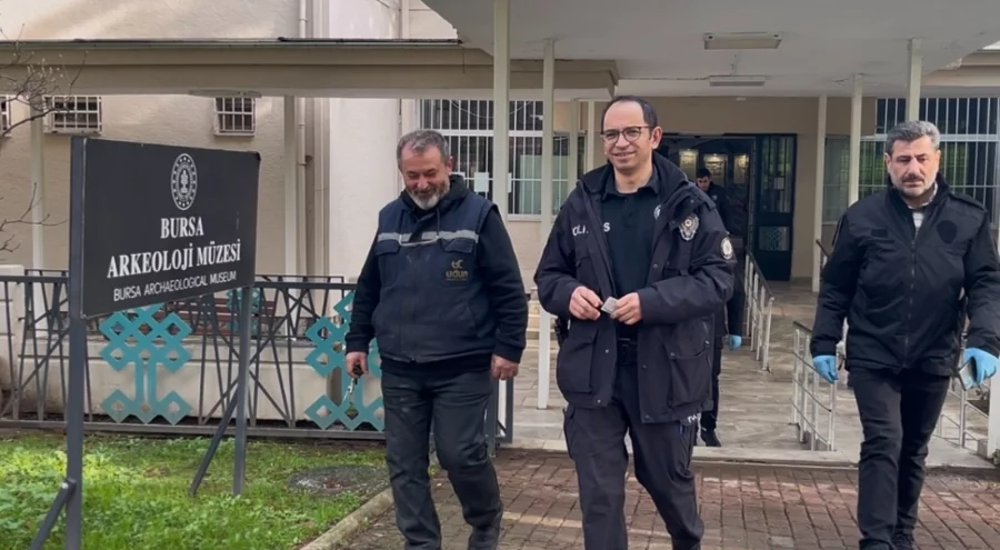 Bursa'da müzeye getirilen patlamamış top mermisi paniğe yol açtı