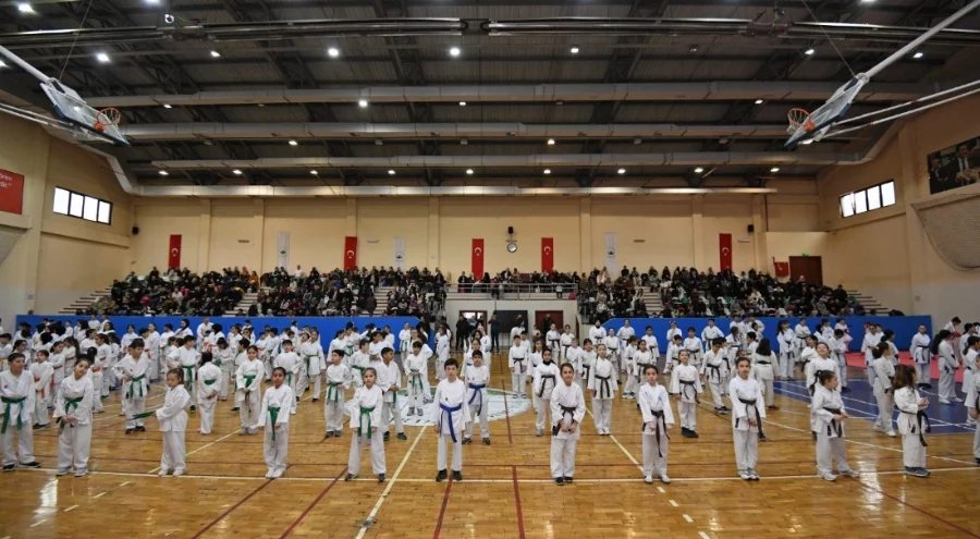 Osmangazi'de 300 karateci kuşak sevinci yaşadı