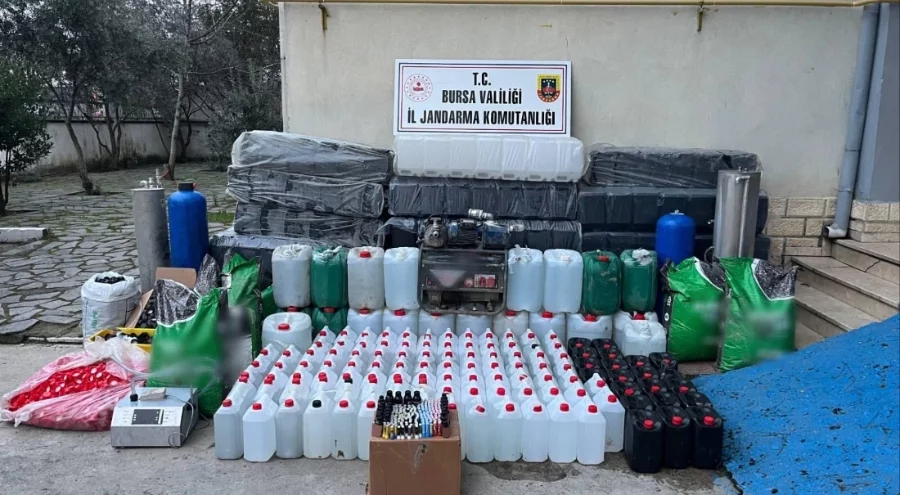 Bursa'da yer altına gizlenen sahte alkol fabrikası çökertildi