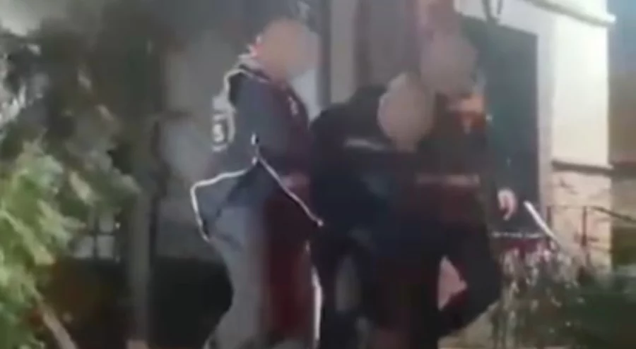 Bursa'da ev baskınında 111 tarihi materyal ve ruhsatsız silahlar ele geçirildi