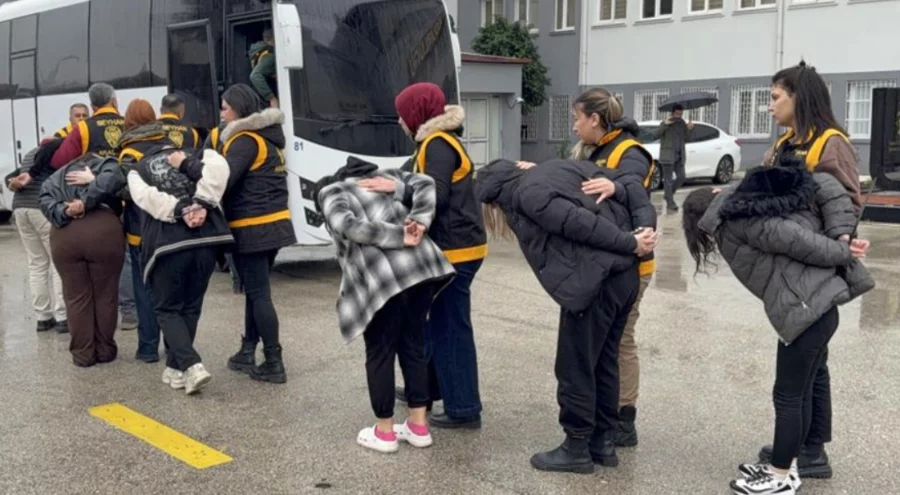 Sahte kimlikle 10 milyon TL'lik kredi dolandırıcılığı: 12 tutuklama