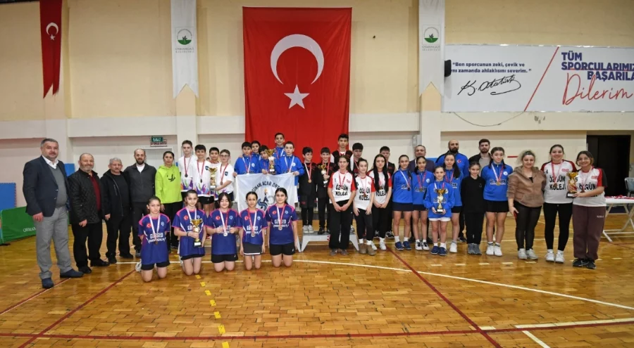 Badmintonun Yıldızları Osmangazi'de Parladı
