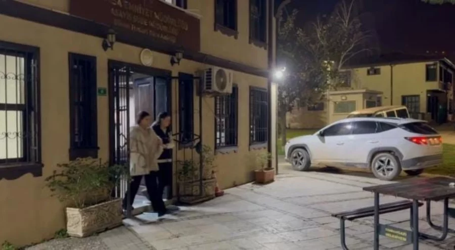 Bursa'da pazarda bebek arabasındaki çantayı çaldı: Güven Timleri yakaladı