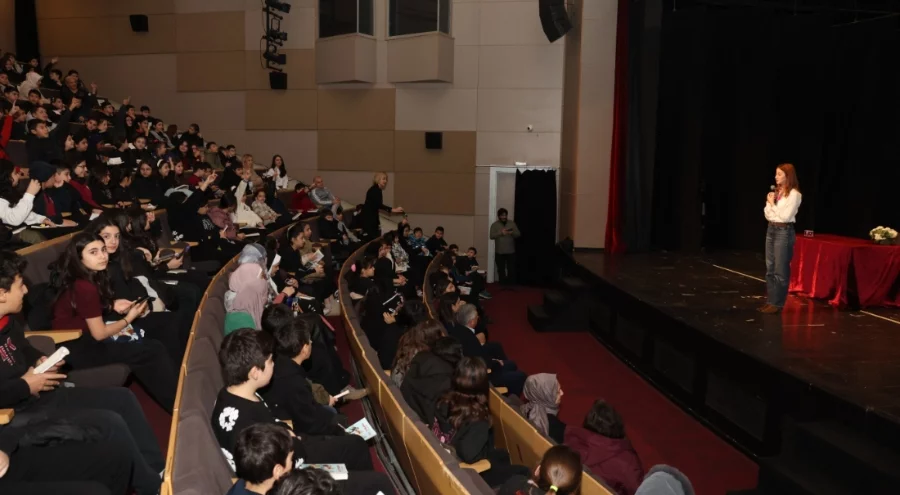 Nilüferli öğrenciler yazar Melis Sena Yılmaz ile buluştu