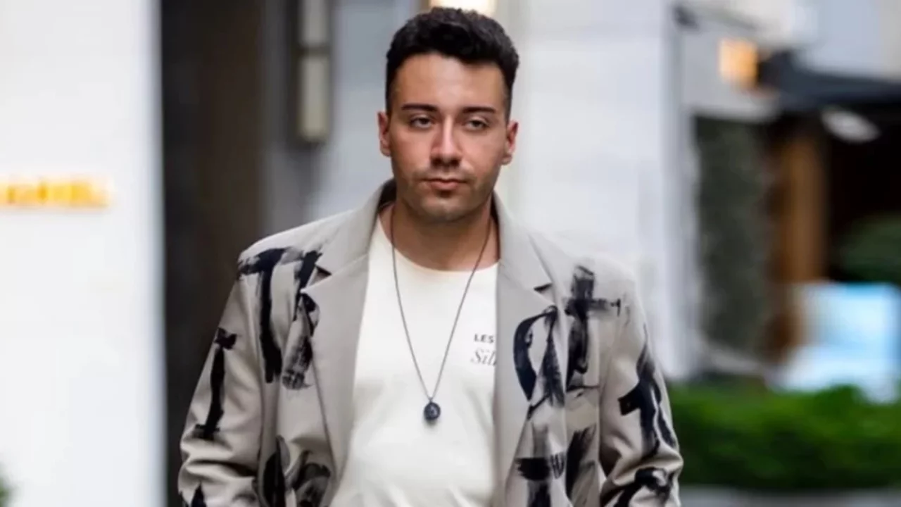 Enes Batur İstanbul Havalimanı'nda gözaltına alındı