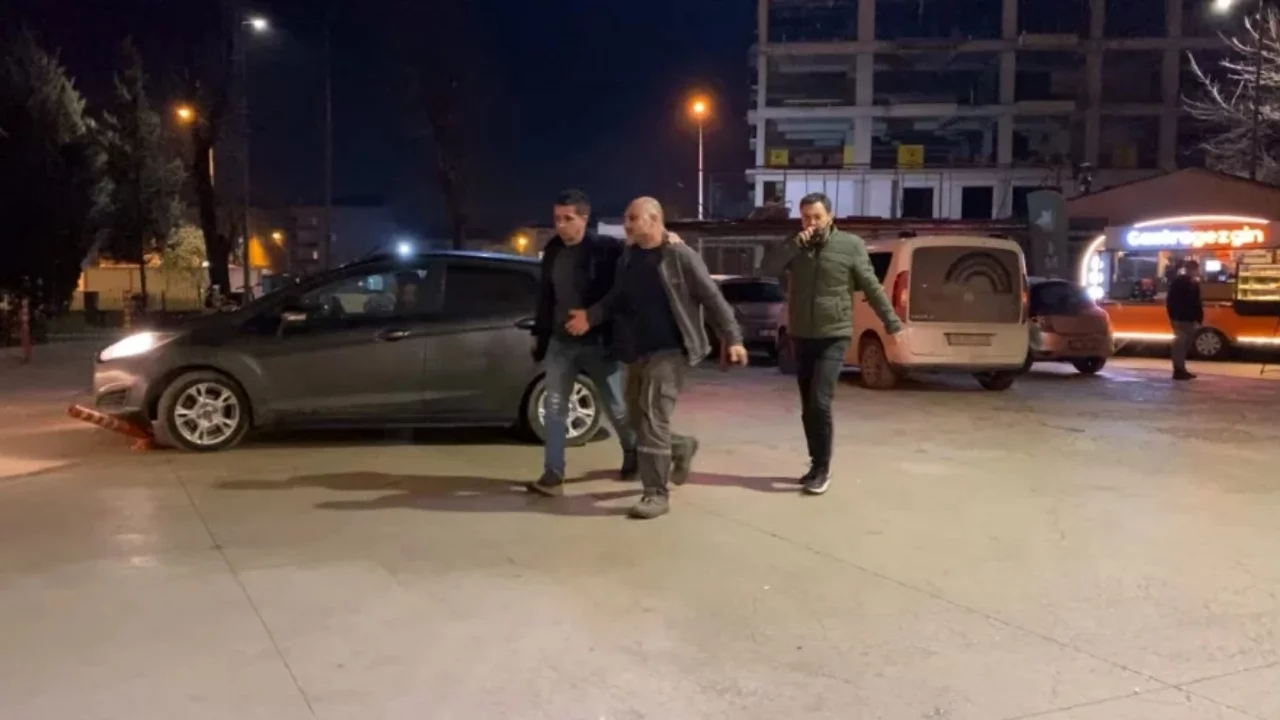 Bursa'da alacak-verecek kavgası: Enişte eşini ve kayınbiraderini bıçakladı