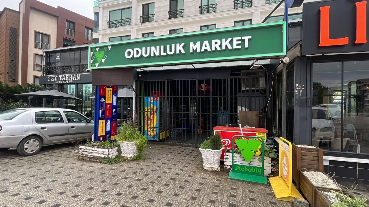 Bursa'da markette para üstü kavgası: Ürünler havada uçuştu