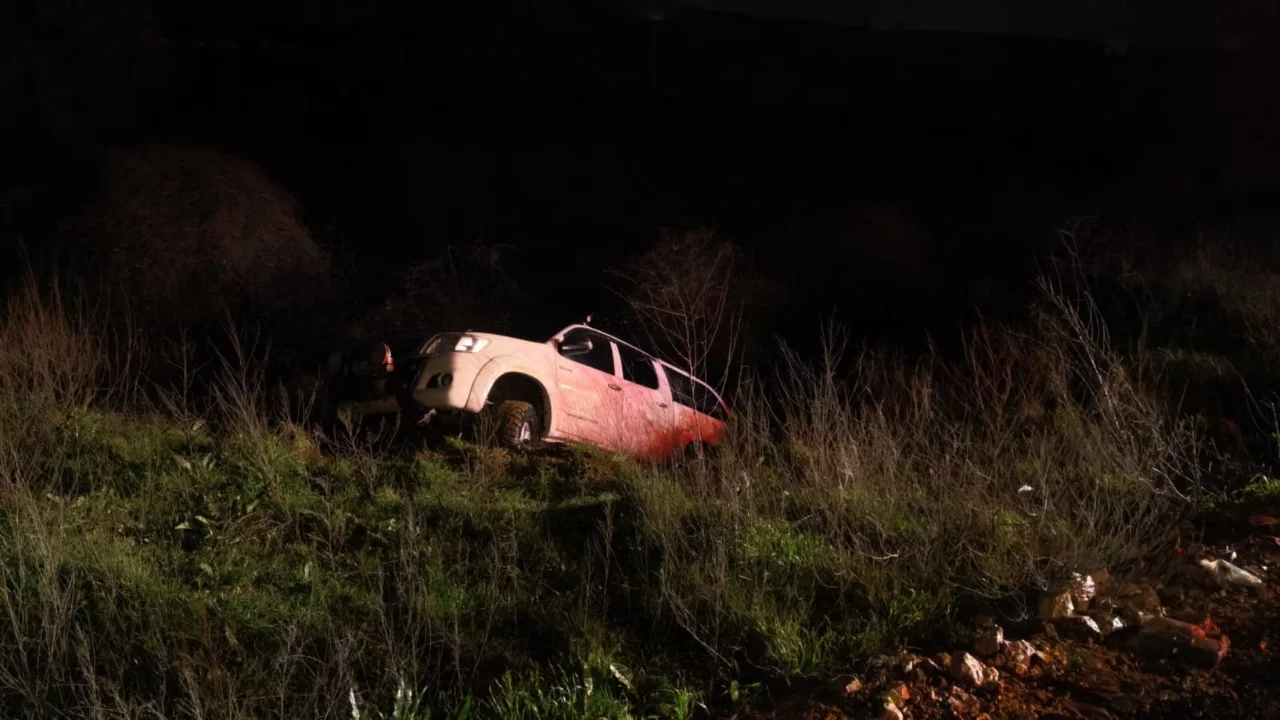 Bursa'da kamyonet şarampole yuvarlandı: Sürücü yaralandı