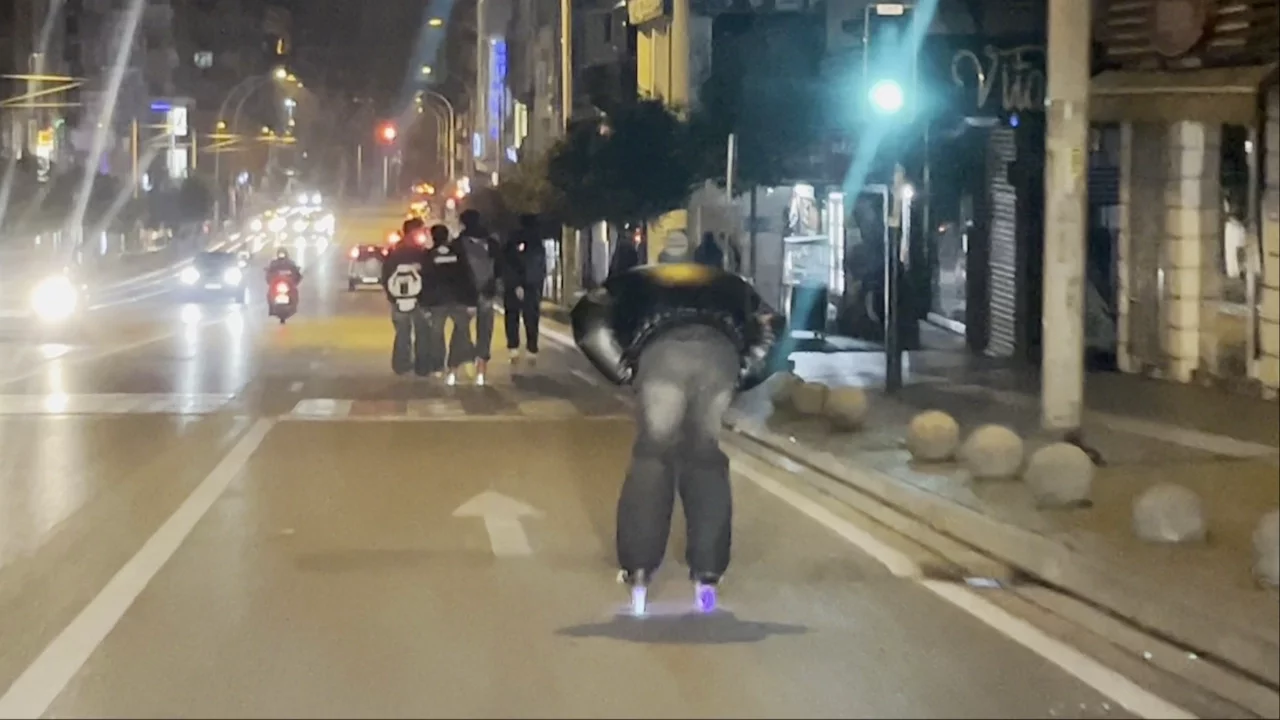 Bursa'da Trafikte paten tehlikesi! Araçların arasına girdiler