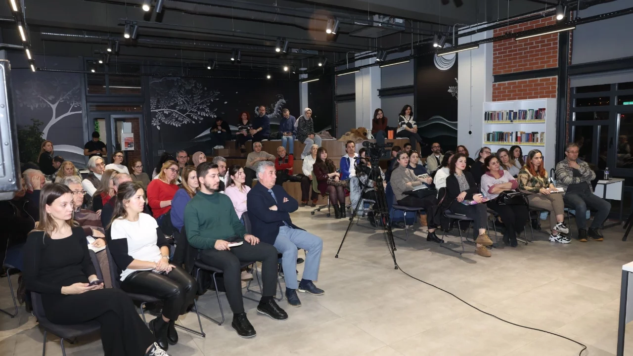 Seray Şahiner, son romanını doğduğu şehir Bursa'da anlattı