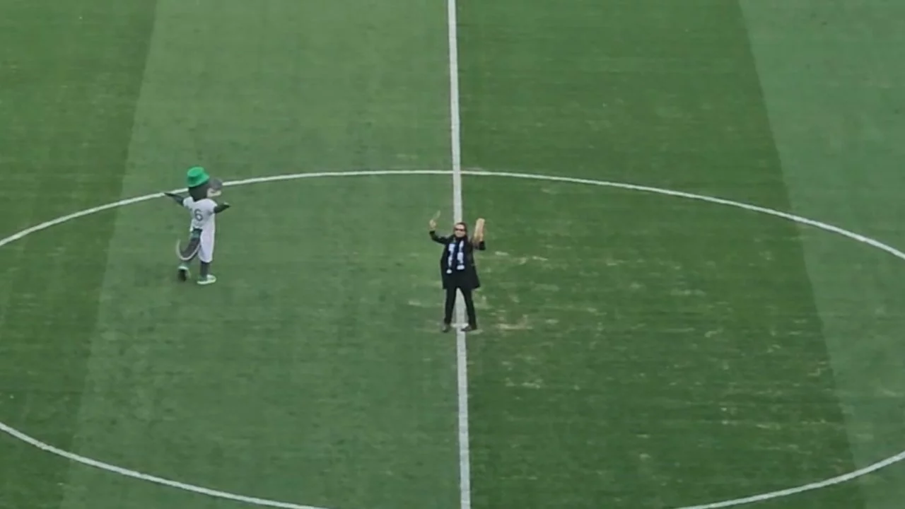 Bursa'da Cendere Şovu Bu Kez Bestecisiyle Yapıldı