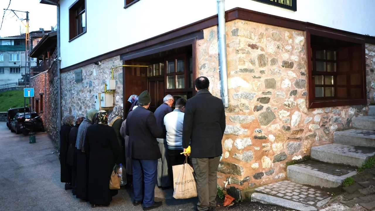 Osmangazi'den İhtiyaç sahibi ailelerin yüzünü güldüren hizmet