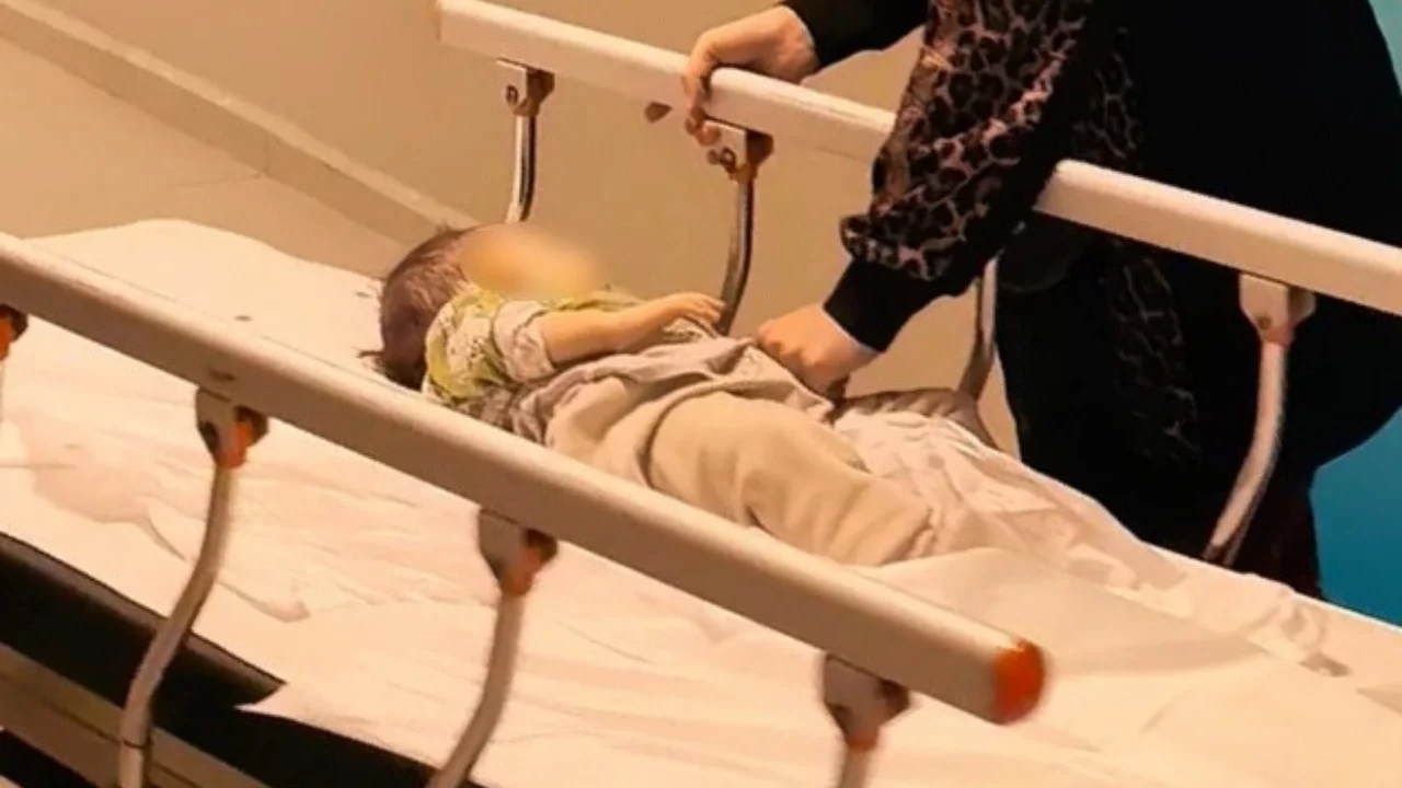 Bursa'da 1 Yaşındaki Çocuk Merdivenden Düştü: Durumu Ağır