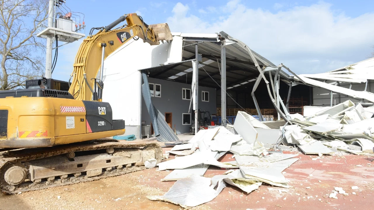 Nilüfer'de 3 noktada yıkım