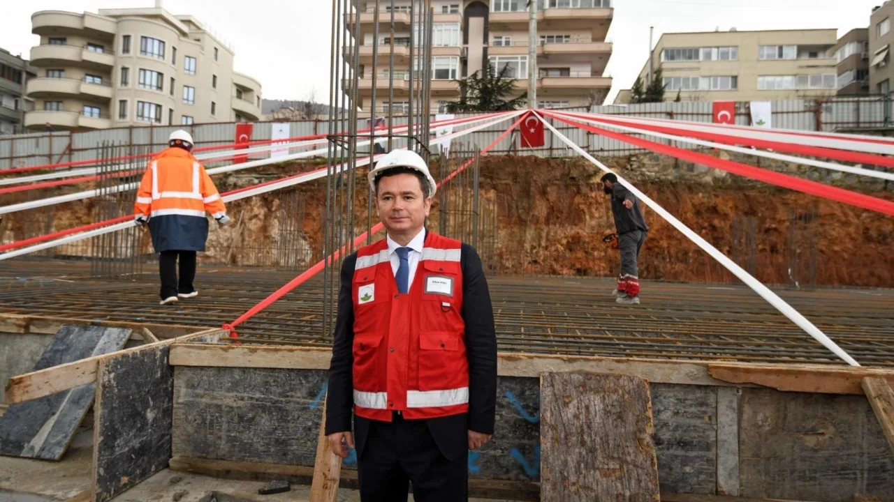 Başkan Aydın'dan Osmangazi'ye çifte hizmet