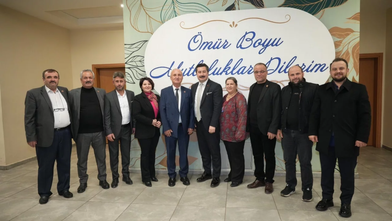 Başkan Ercan Özel Muhtarlarla Dayanışma Yemeğinde Buluştu