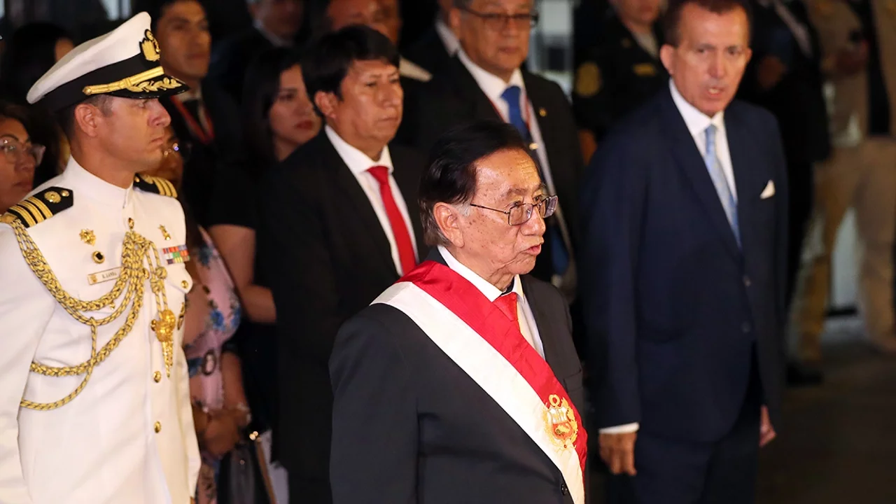 Peru'da Siyasi Deprem: 83 Yaşında Geçici Başkan