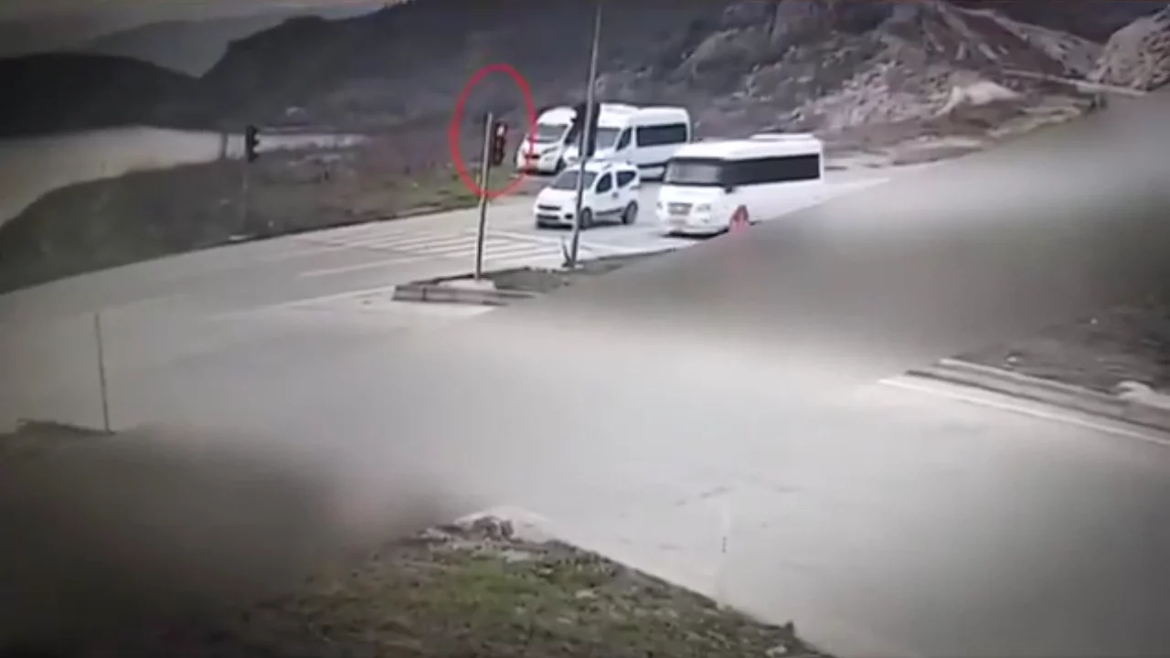 Bursa'da Trafikte Sıkı Denetim: Kırmızı Işık İhlali Kamerada