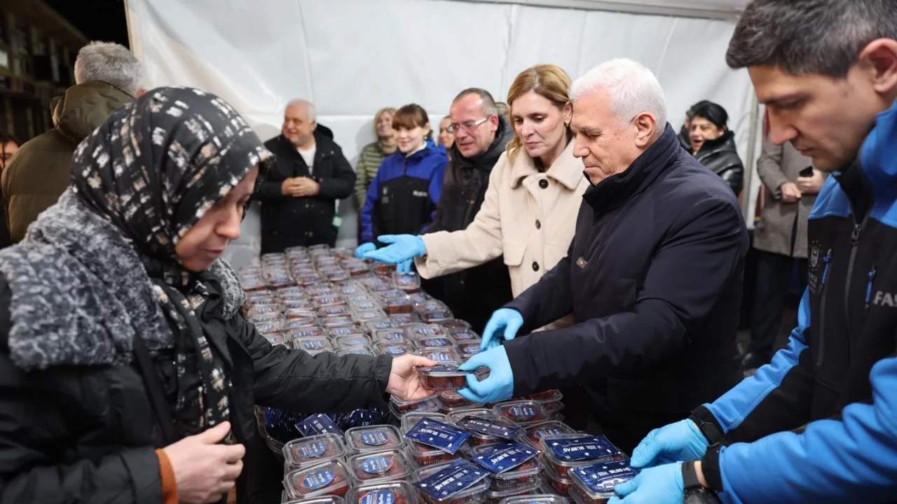 Ulu Cami'de Ramazan'a tatlı başlangıç