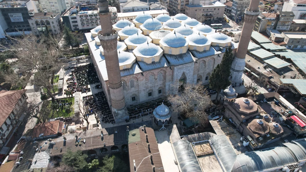 Bursa'da Ramazan'ın ilk cuması! Camiler doldu taştı