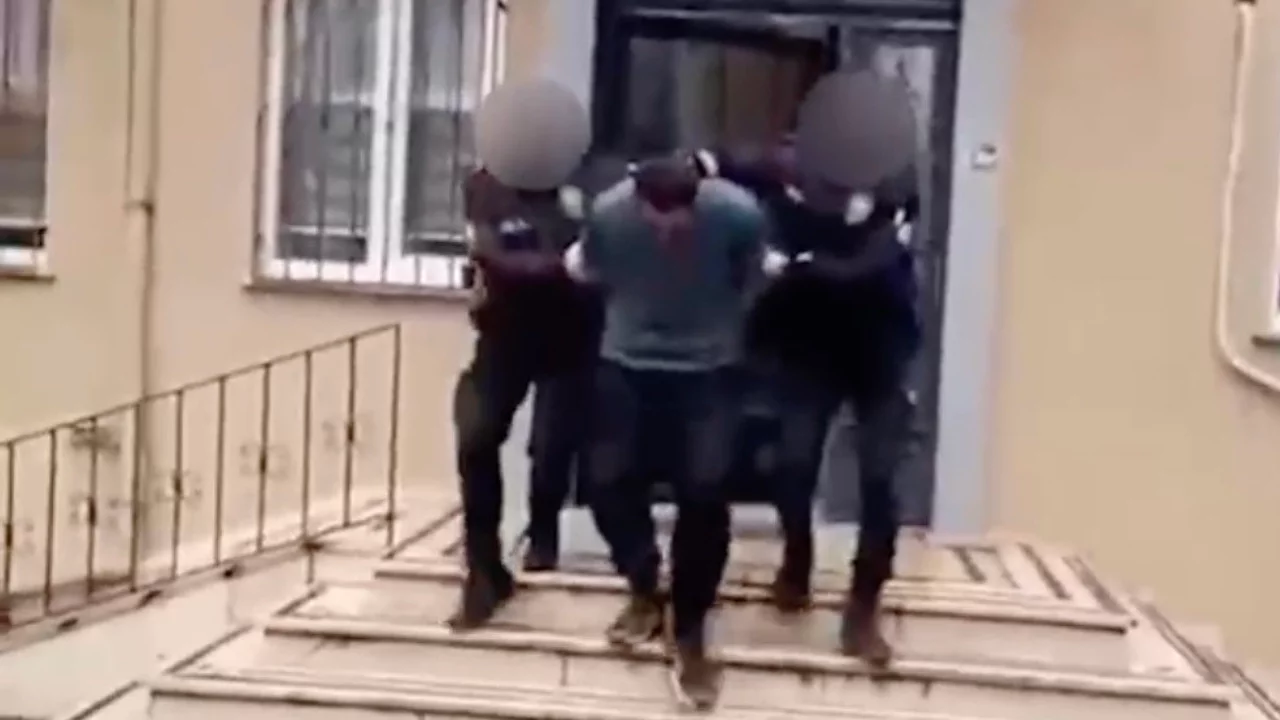 Bursa'da silah operasyonu! Cephanelik gibi ev