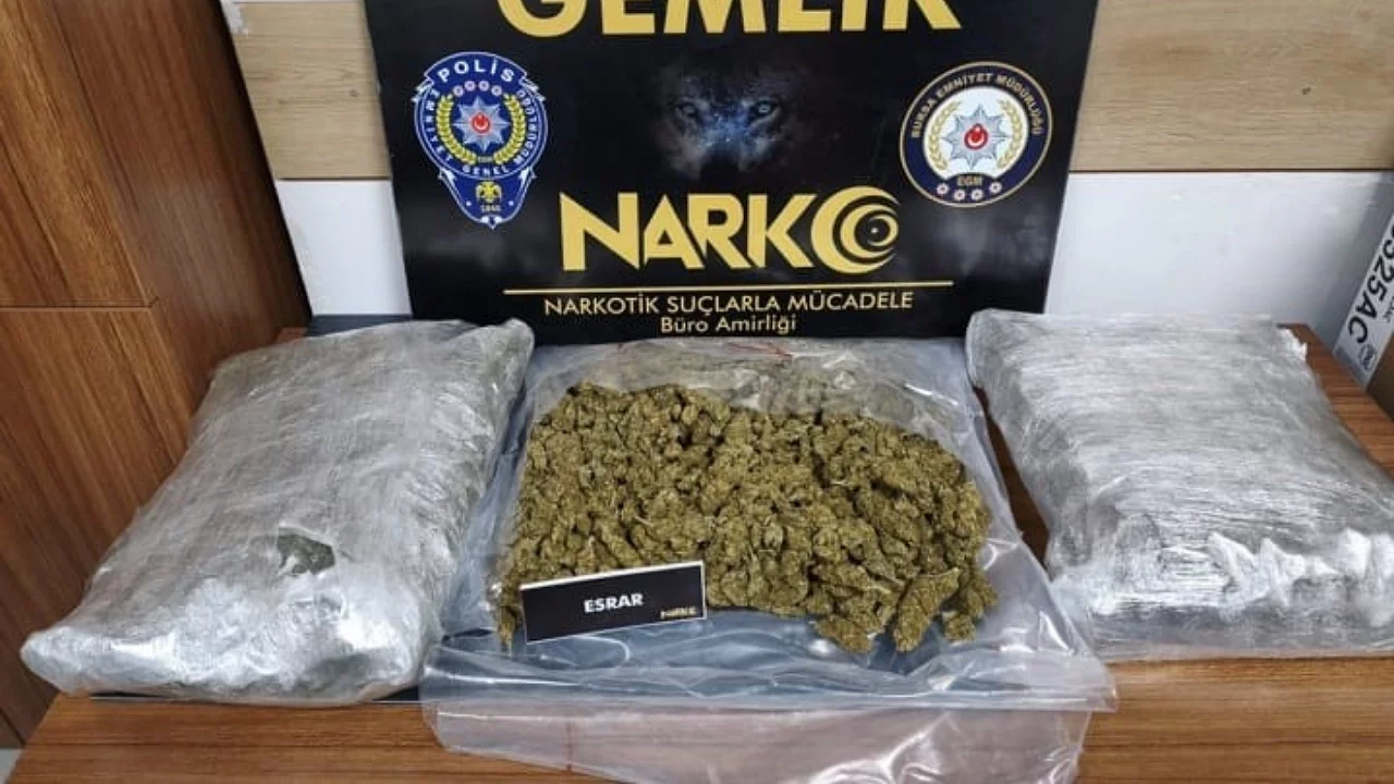 Bursa'da uyuşturucu operasyonu! 3 kilo esrar ele geçirildi