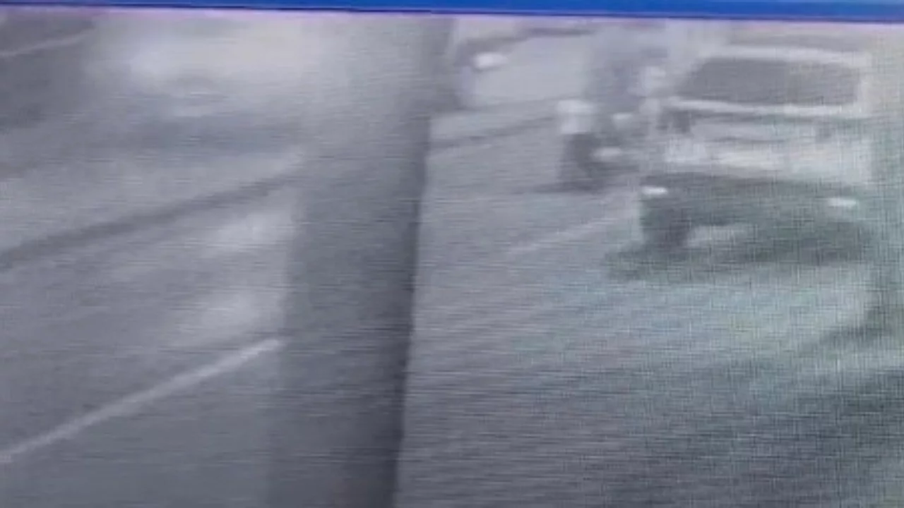 Bursa'da gece kazası! Hamile kadın yola savruldu