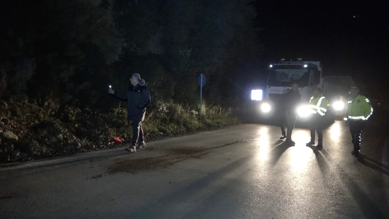 Bursa'da toprak kayması! Yol çift yönlü kapatıldı