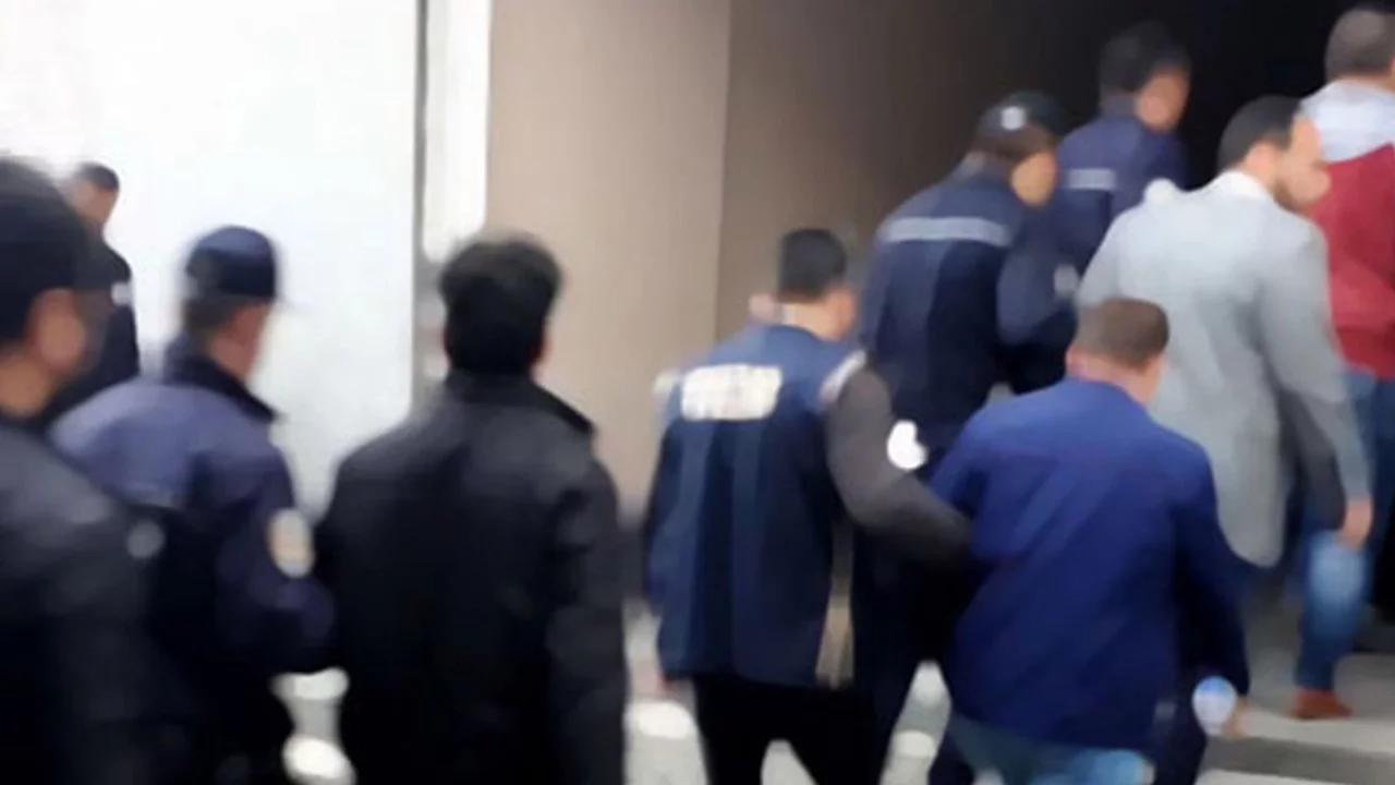 Suç örgütüne bilgi sızdırdılar! 14 kişi tutuklandı