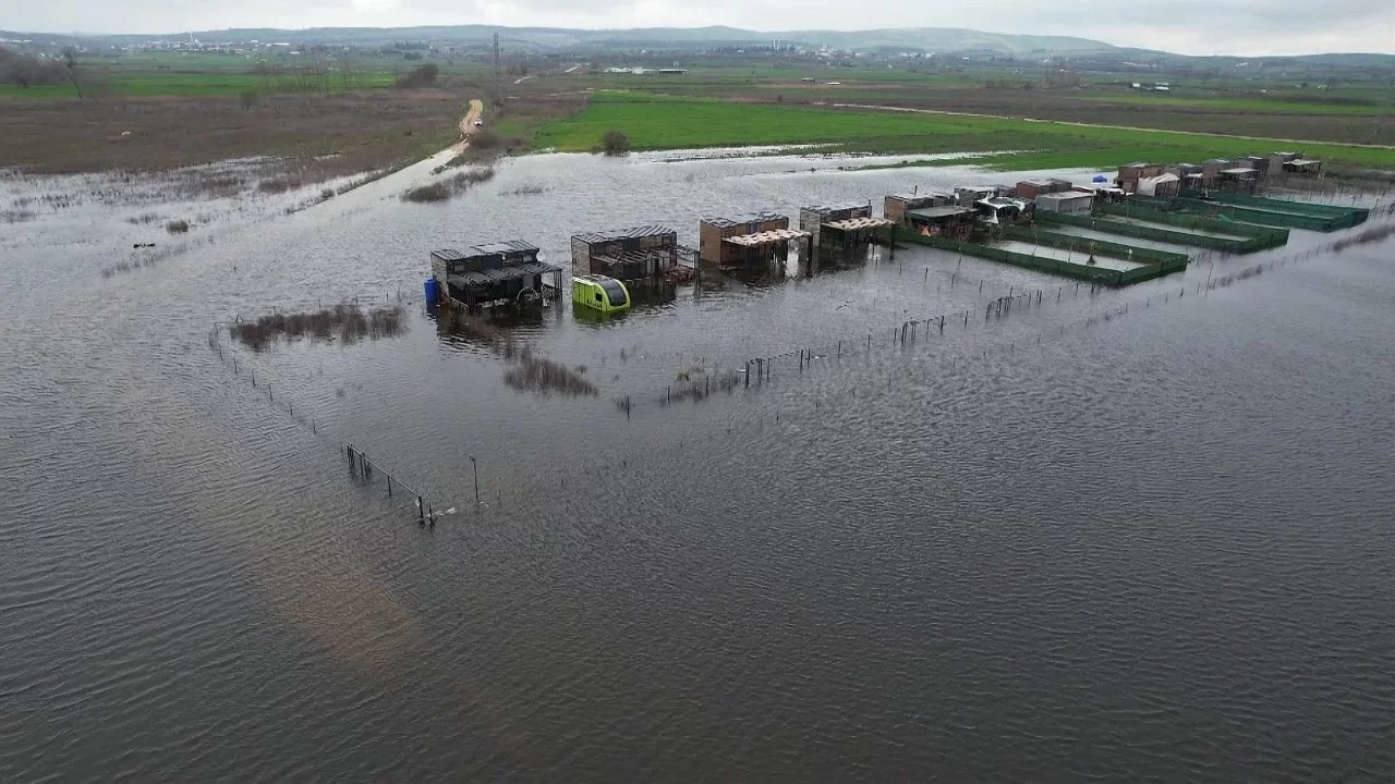 Bursa'da Ulubat Gölü taştı: Tiny house'lar sular altında kaldı