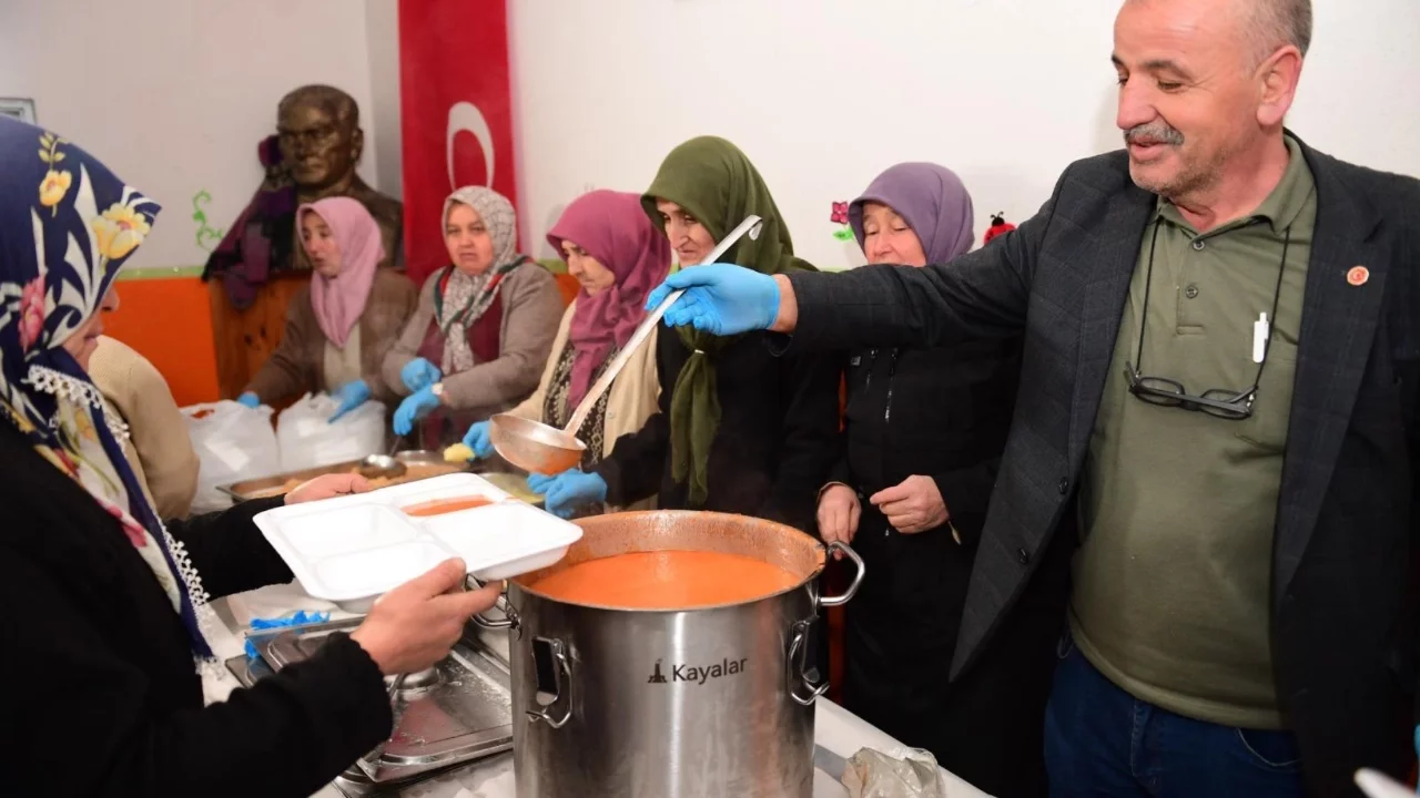 Büyükdeliller ve Küçükdeliller Mahallelerinde Birlik Sofraları Kuruldu