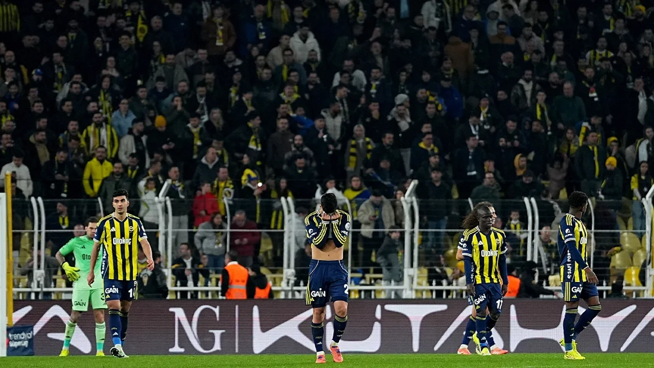 Fenerbahçe uzatmada yıkıldı: Kadıköy'de kritik kayıp