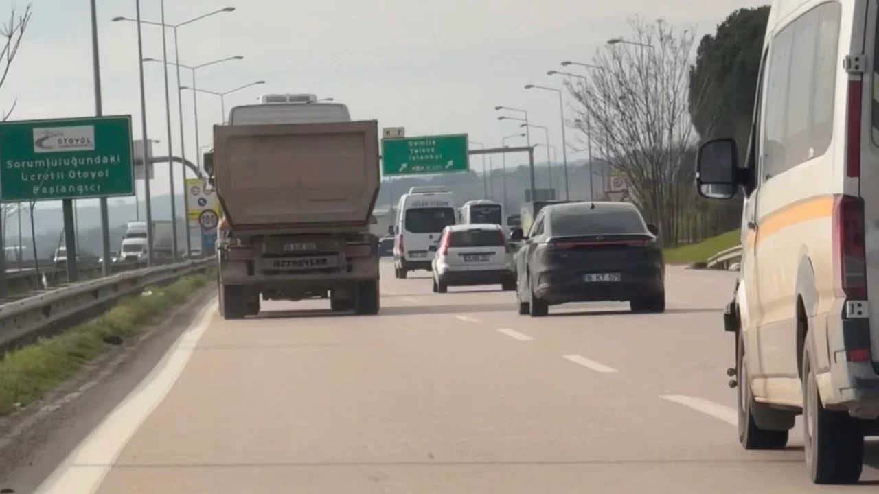 Bursa'da yasak şeritte ilerleyen hafriyat kamyonu tehlike saçtı