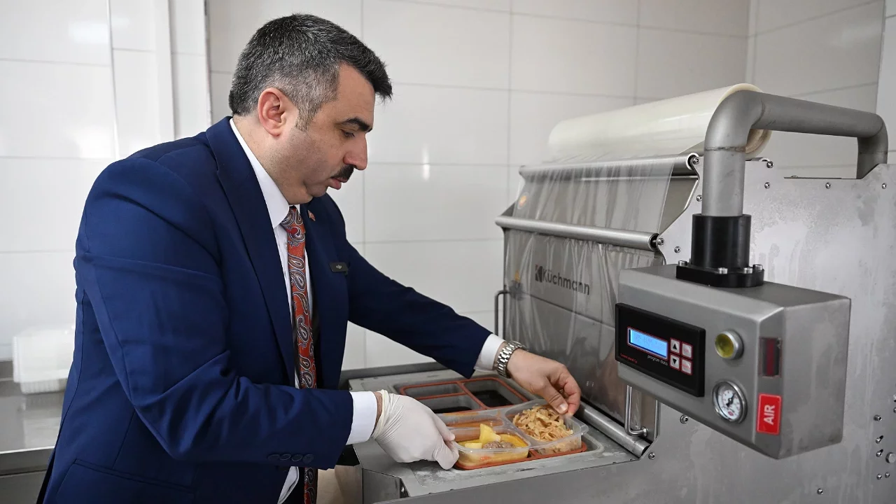 Yıldırım'da, gönüller de sofralar da bir