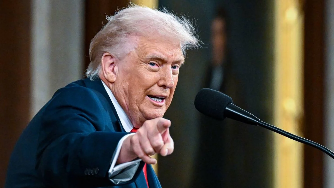 Trump'tan İran'a Sert Tehdit: "Silah Bırakın ya da Ölümle Yüzleşin"