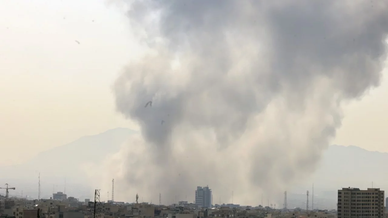 İsrail İran'ı Vurdu: Tahran'da Patlamalar, Alarm Seviyesi Yükseldi