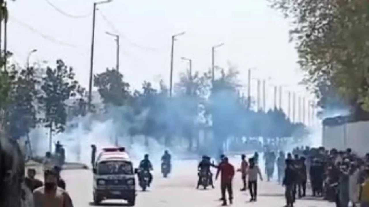 Karaçi'de Protesto Kanlı Bitti: 8 Kişi Öldü
