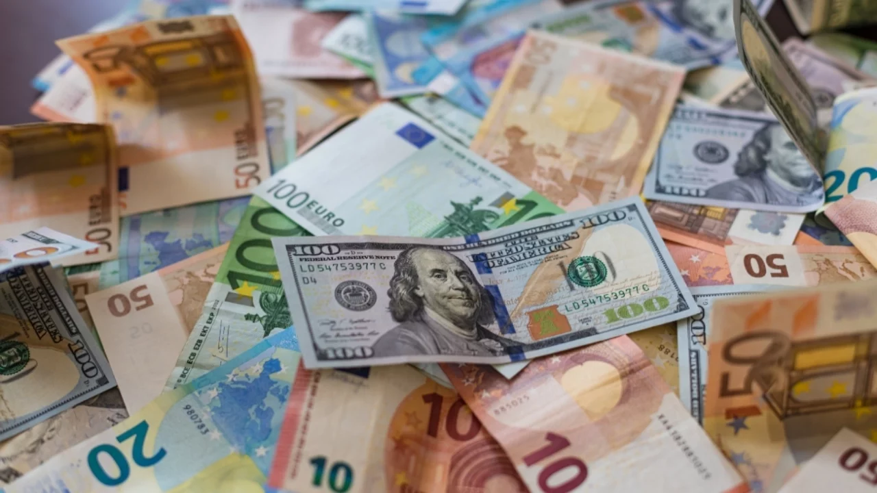 Dolar ve Euro Haftaya Yükselişle Başladı