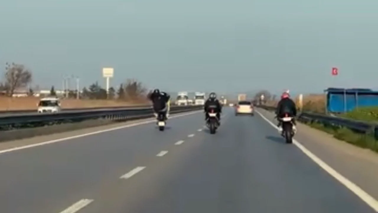 Bursa'da Trafikte Ölümüne Gösteri: Tek Teker Terörü Kamerada