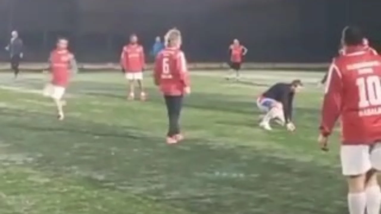 Bursa'da Halı sahada kalp krizi geçiren eski futbolcunun o anları ortaya çıktı