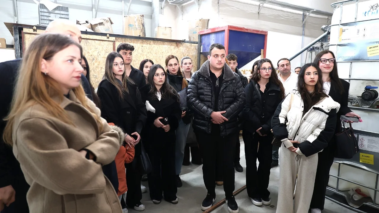 Girişimci adayı öğrenciler işi mutfağında öğreniyor