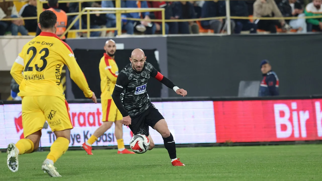 Galatasaray Alanya'da Kazandı, Çeyrek Finale Lider Çıktı