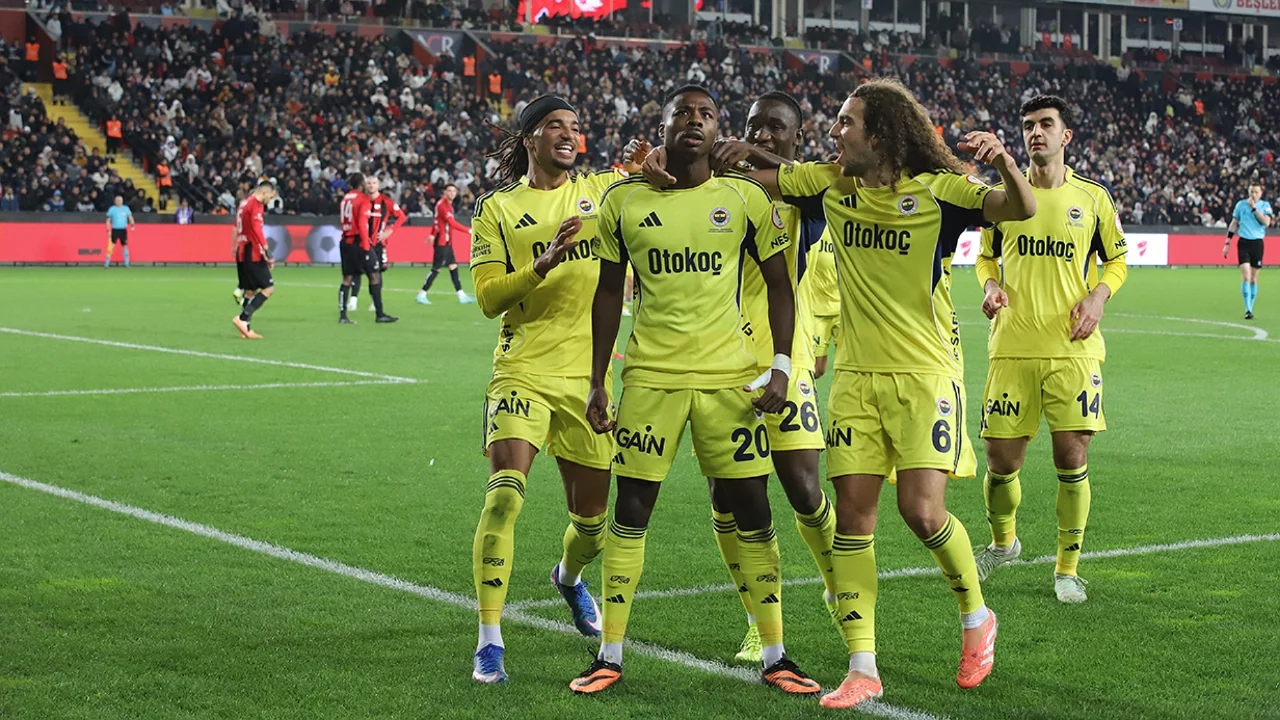 Fenerbahçe Gaziantep'te 4 Golle Çeyrek Finalde