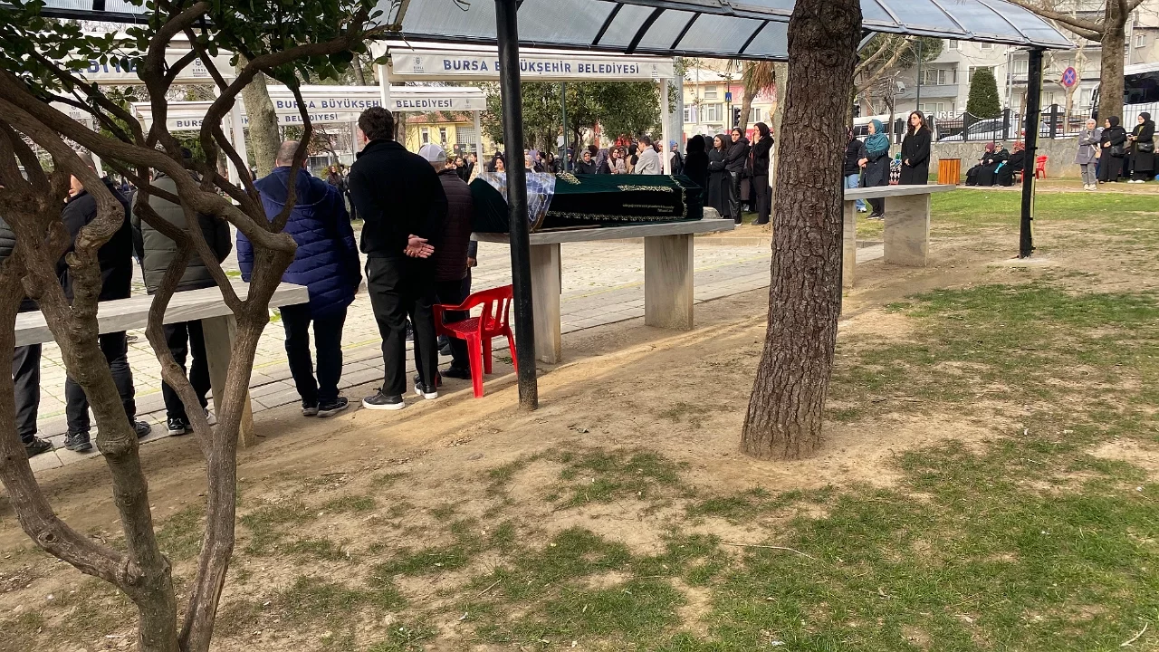 Bursa'da Öldürülen Kadın Son Yolculuğuna Uğurlandı