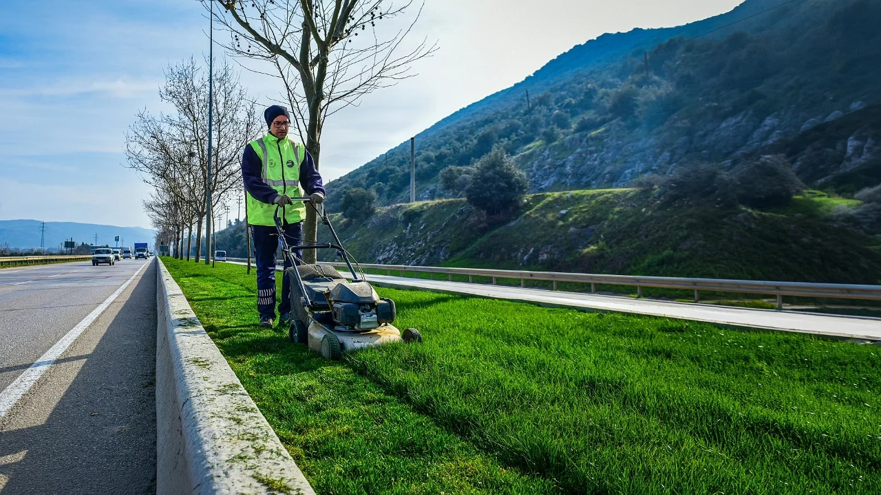 Bursa'da cadde ve bulvarlara estetik dokunuş
