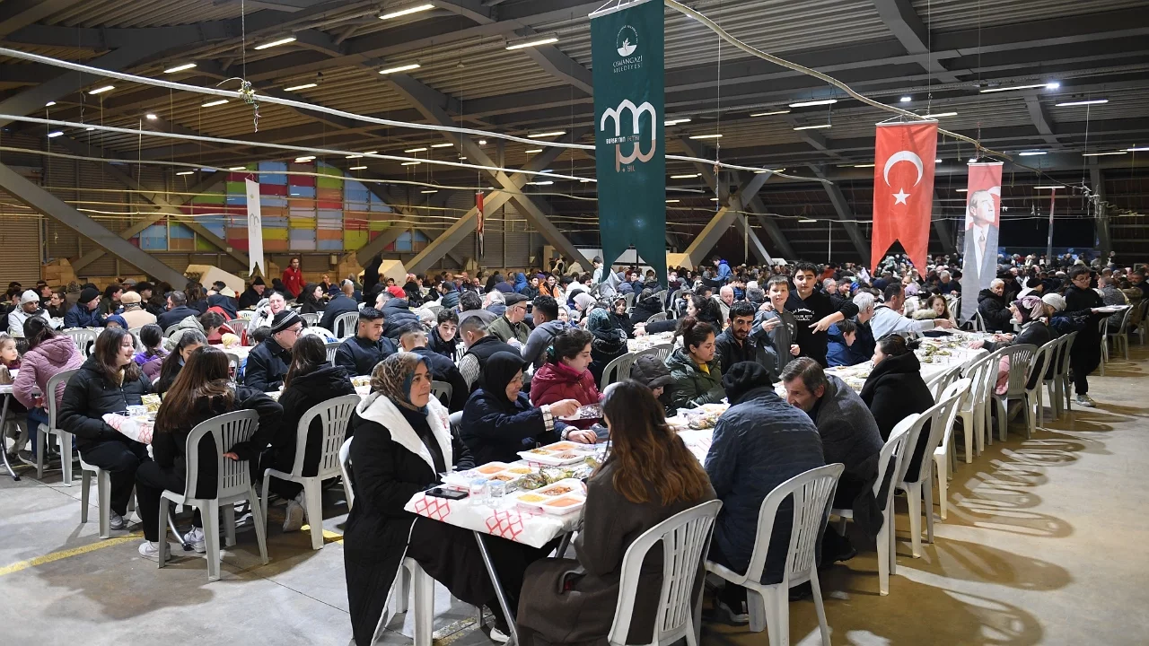 Ramazan'ın bereketi 1050 konutlar'da paylaşıldı