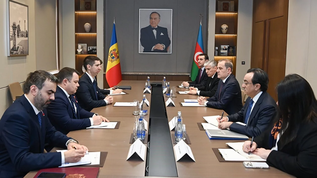 Azerbaycan İran'daki Diplomatik Personelini Geri Çekiyor