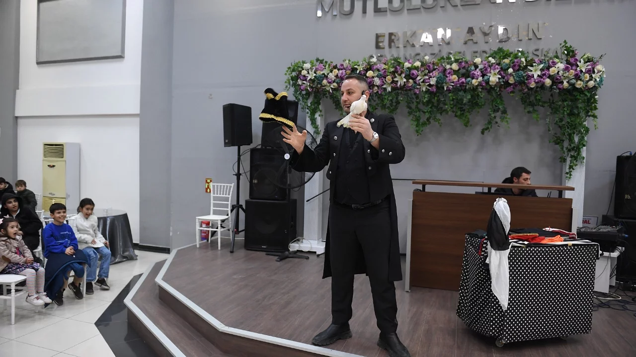 Ovaakça Karagöz ve Sihirbazlık Gösterisiyle Şenlendi